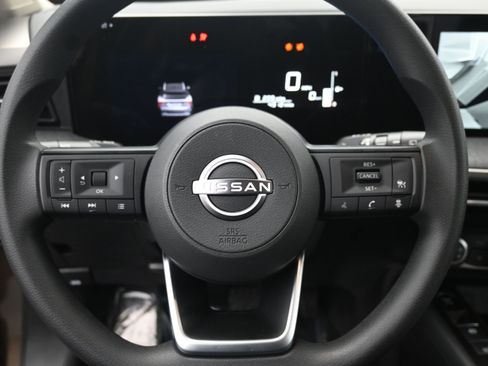 Certified 2025 Nissan Kicks SV image 4