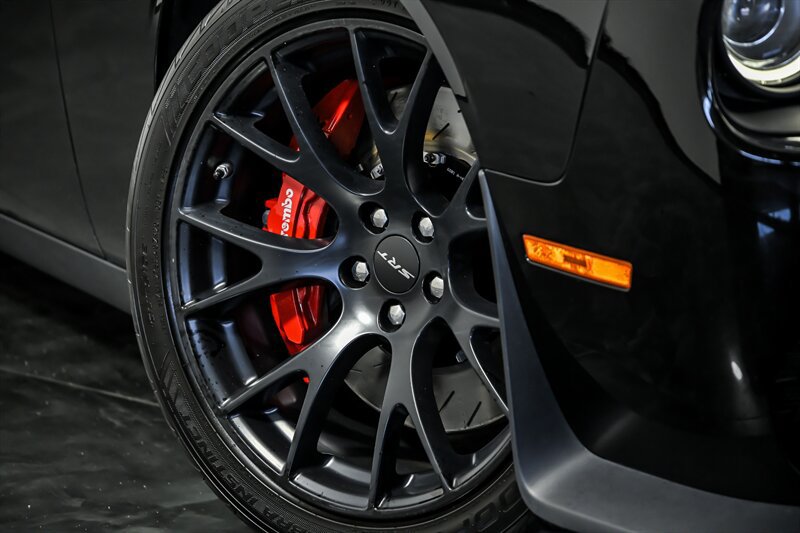 Used 2016 Dodge Challenger SRT Hellcat RWD image 3