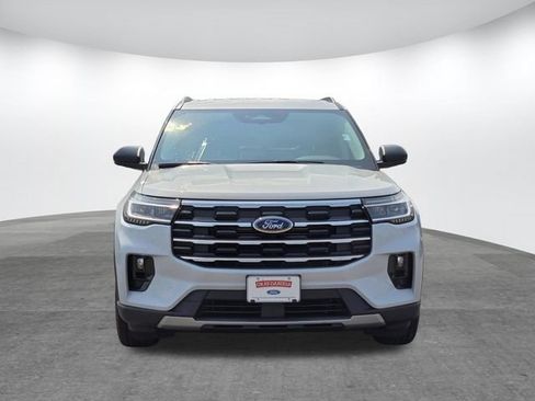 Used 2026 Ford Explorer Active w/ Active Comfort Package RWD image 2
