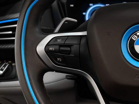 Used 2019 BMW i8 image 41