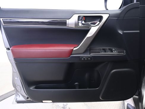 Used 2021 Lexus GX 460 Luxury w/ Accessory Package image 25