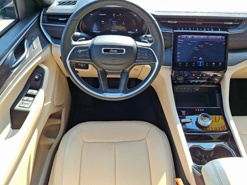 Certified 2023 Jeep Grand Cherokee L Limited w/ Luxury Tech Group II AWD/4WD image 11