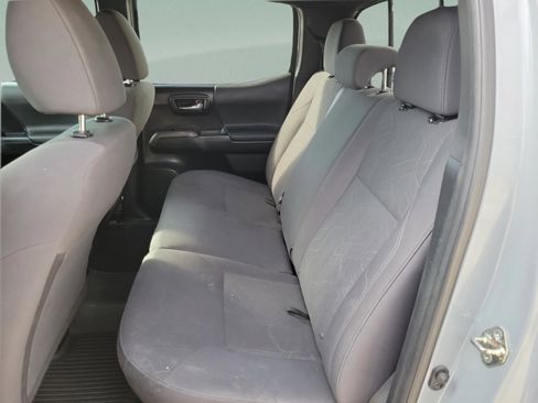 Used 2019 Toyota Tacoma TRD Sport AWD/4WD image 11