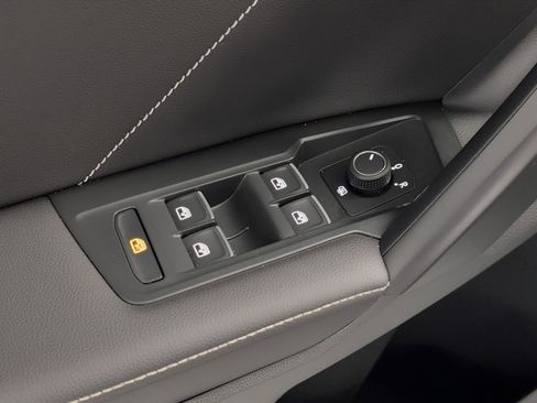 Used 2022 Volkswagen Tiguan SE image 15