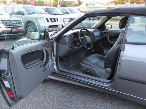 Used 2003 Saab 9-3 SE image 5