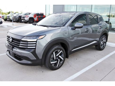 Certified 2025 Nissan Kicks SV image 3