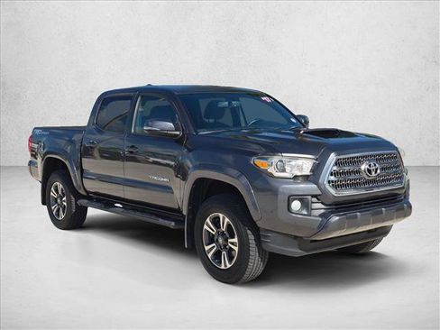 Used 2017 Toyota Tacoma TRD Sport w/ Tow Package RWD image 3