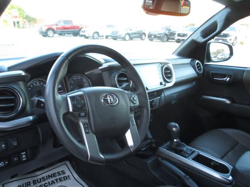 Used 2023 Toyota Tacoma Limited image 12