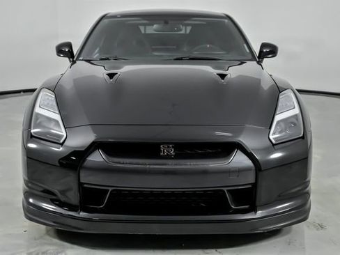 Used 2011 Nissan GT-R Premium image 2
