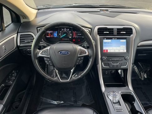 Used 2017 Ford Fusion SE w/ Equipment Group 201A image 12