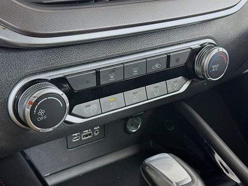 Used 2024 Nissan Altima 2.5 SR image 23