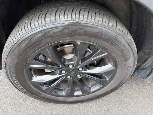 Used 2021 Ford Explorer Limited w/ Equipment Group 301A AWD/4WD image 10