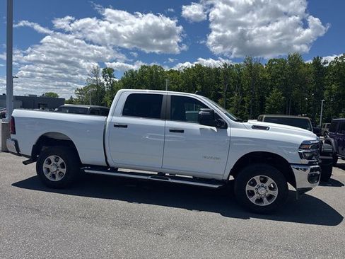 Used 2026 RAM 2500 Big Horn AWD/4WD image 4