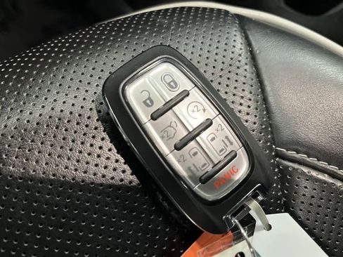 Used 2020 Chrysler Pacifica Limited w/ Advanced Safetytec Group image 28