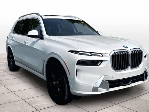 Used 2025 BMW X7 xDrive40i w/ Premium Package AWD/4WD image 3