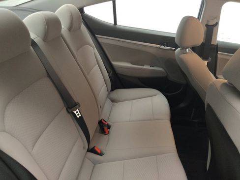 Used 2020 Hyundai Elantra SE FWD image 19
