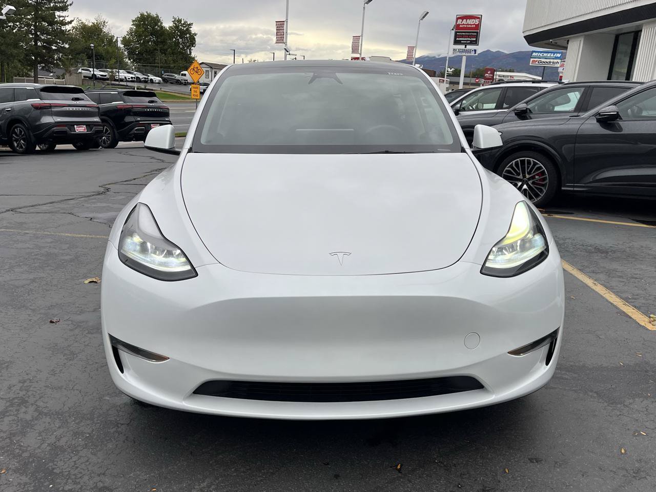 Used 2024 Tesla Model Y Long Range AWD/4WD image 11