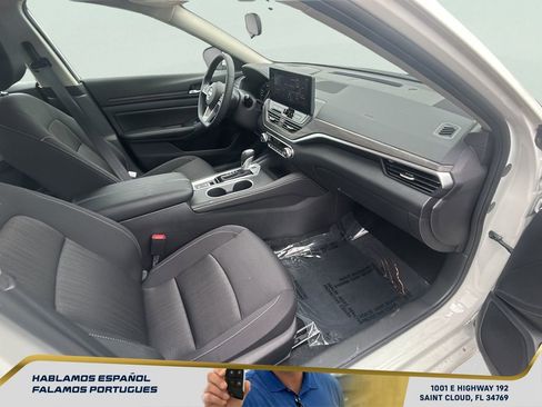 Used 2025 Nissan Altima 2.5 SV w/ SV Premium Package image 29