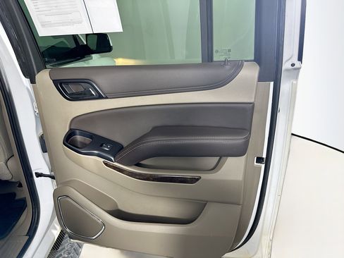 Used 2020 Chevrolet Suburban LT image 33