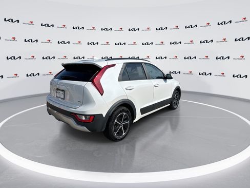 Used 2024 Kia Niro LX FWD image 8