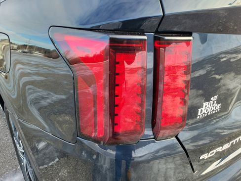 Used 2023 Kia Sorento EX image 11