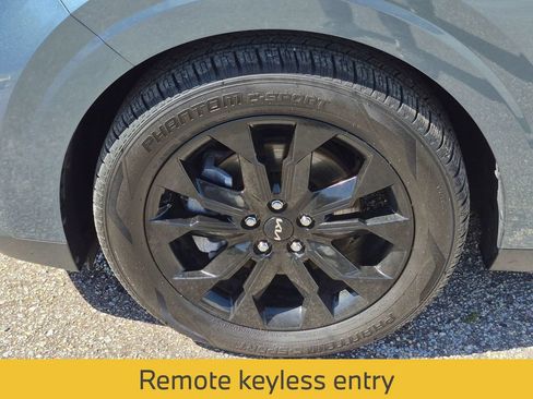 Used 2024 Kia Carnival SX Prestige FWD image 12
