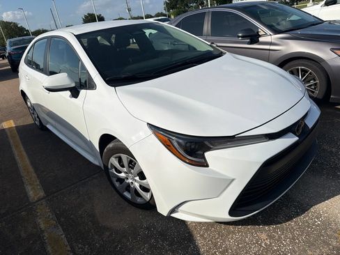 Used 2025 Toyota Corolla LE FWD image 6