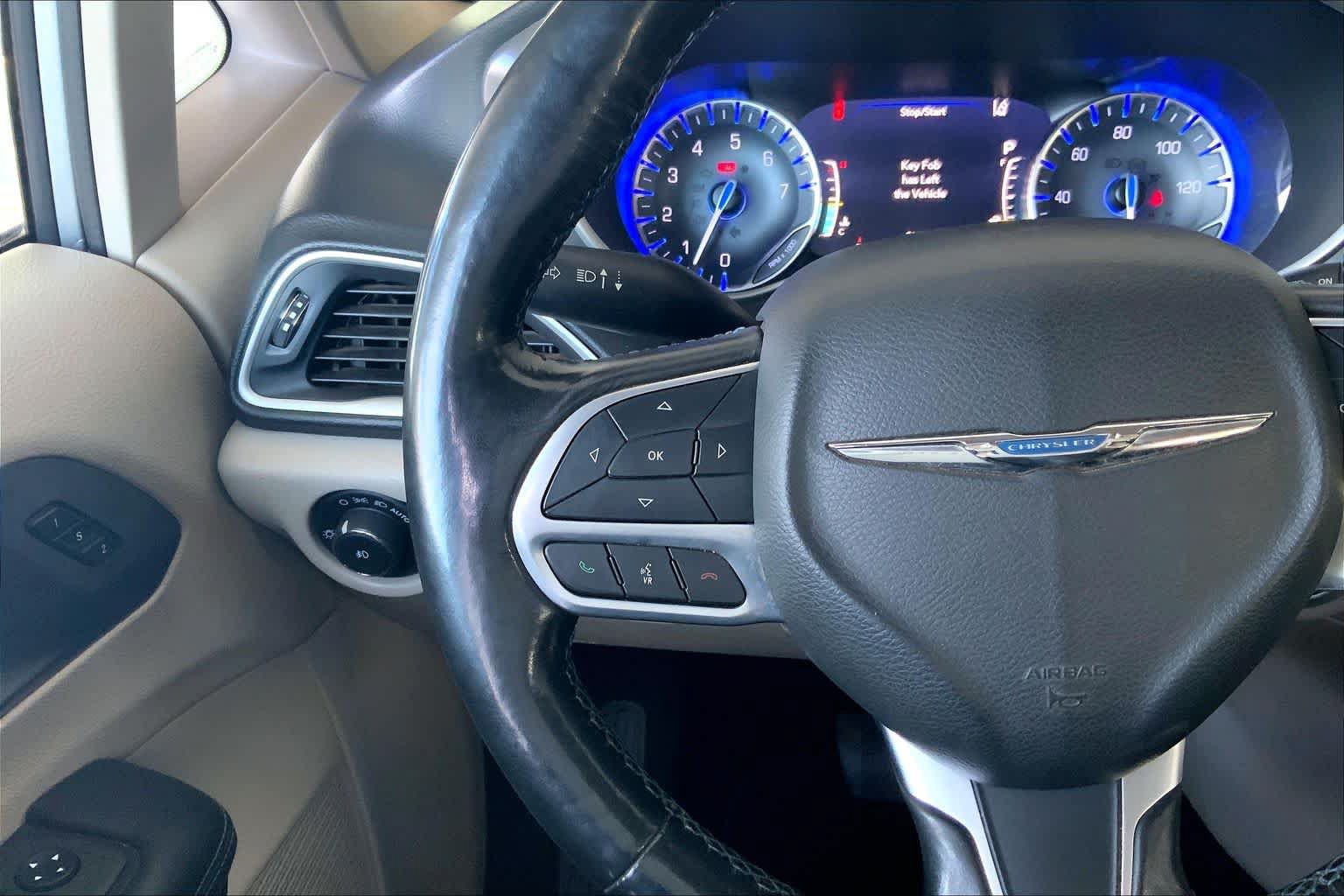 Used 2021 Chrysler Pacifica Touring-L FWD image 24