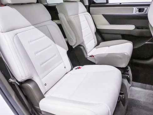 Used 2025 Hyundai Santa Fe Calligraphy image 15