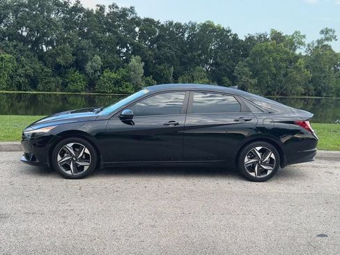 Used 2023 Hyundai Elantra SEL w/ Convenience Package FWD image 5
