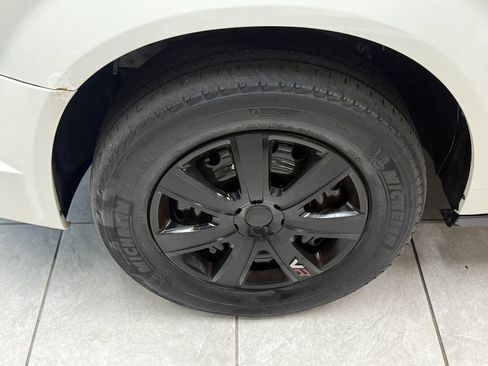 Used 2008 Chrysler Town & Country LX image 31