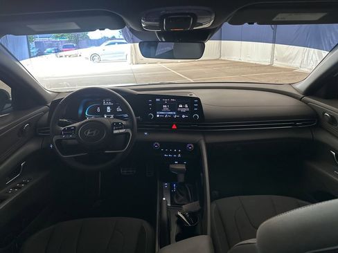 Used 2025 Hyundai Elantra Sport FWD image 17