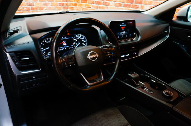Certified 2025 Nissan Rogue SV AWD/4WD image 12