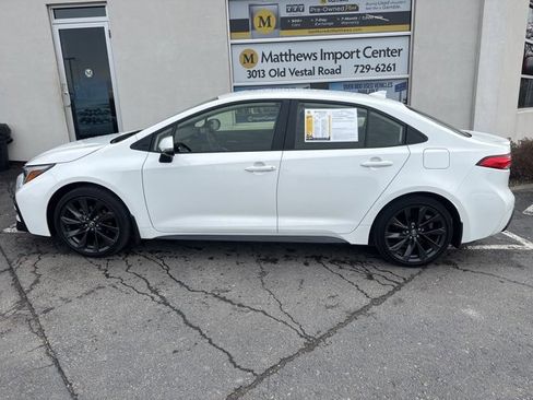 Used 2023 Toyota Corolla SE w/ Carpet Mat Package (TMS) image 2