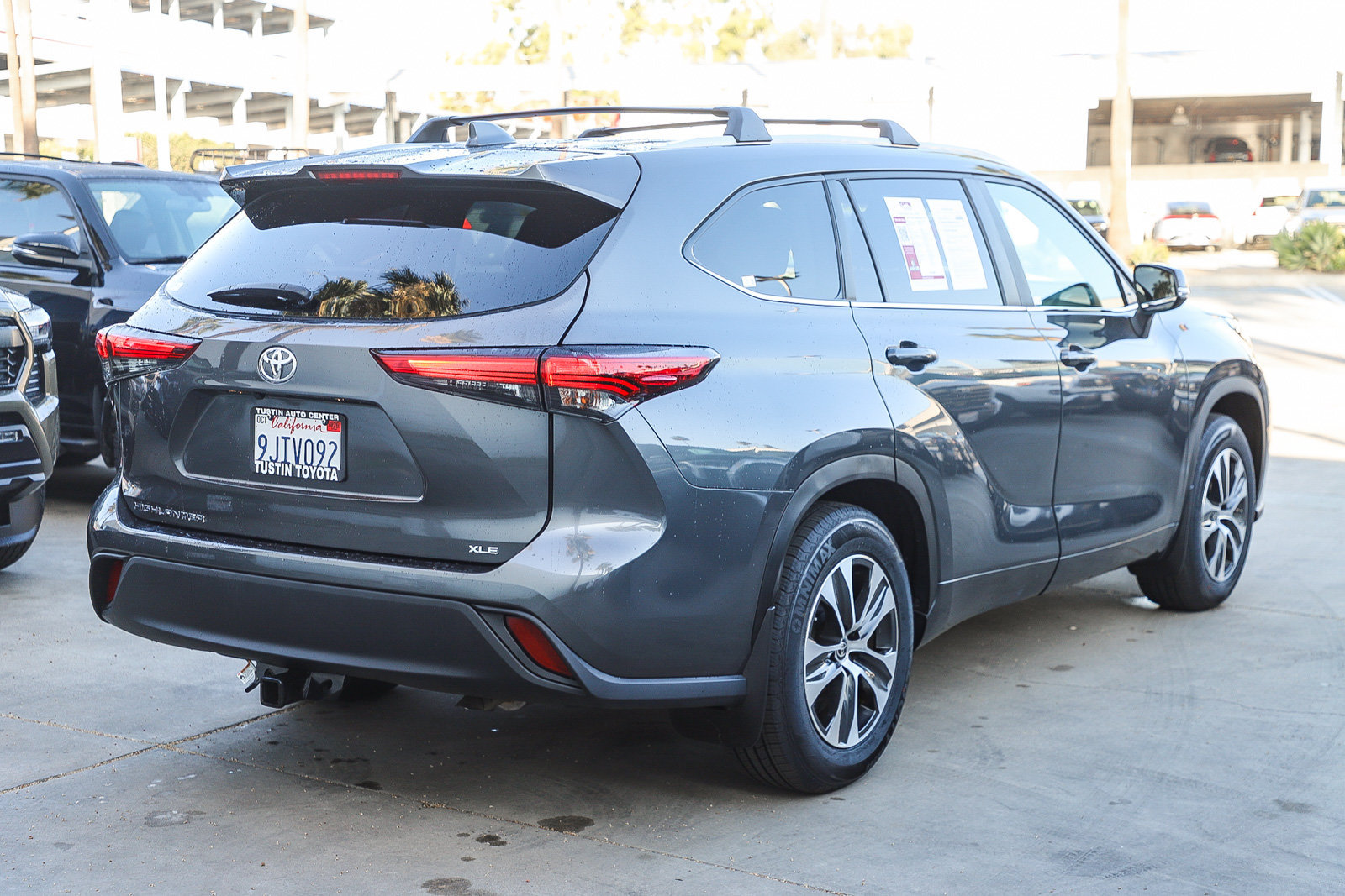 Used 2023 Toyota Highlander XLE FWD image 6