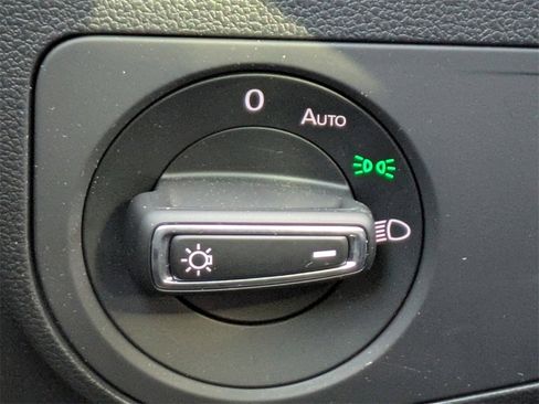 Used 2023 Volkswagen Tiguan SE R-Line image 27