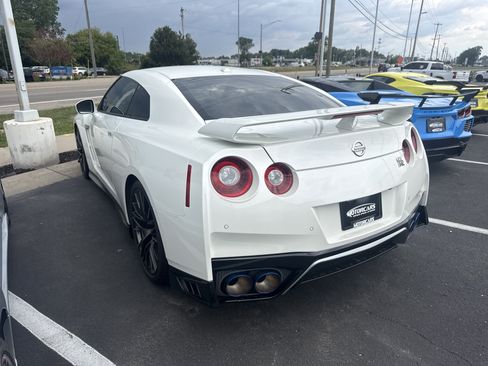 Used 2020 Nissan GT-R Premium AWD/4WD image 3