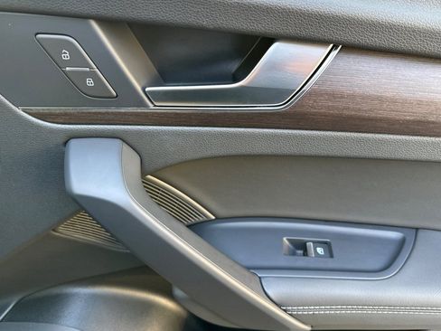 Used 2024 Audi Q5 e Premium Plus w/ Premium Plus Package image 33