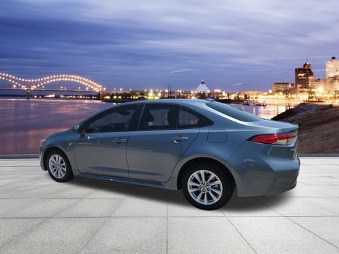 Used 2024 Toyota Corolla LE w/ LE Convenience Package FWD image 3