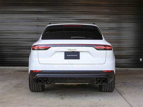 Certified 2023 Porsche Cayenne Platinum Edition image 6