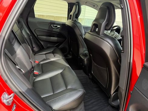 Used 2018 Volvo XC60 T5 Momentum w/ Convenience Package AWD/4WD image 26