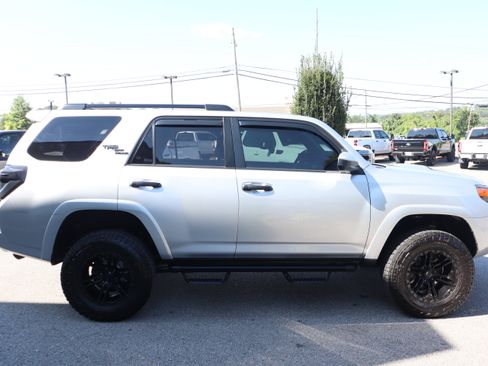 Used 2022 Toyota 4Runner TRD Off-Road AWD/4WD image 6