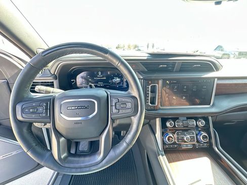 Used 2024 GMC Yukon Denali Ultimate image 11