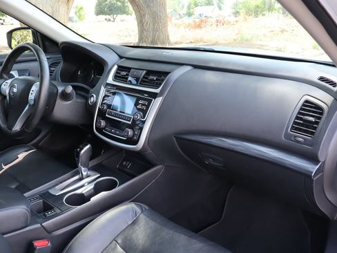 Used 2018 Nissan Altima 2.5 SL FWD image 17