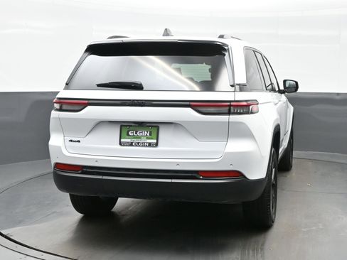 Used 2024 Jeep Grand Cherokee Altitude image 5