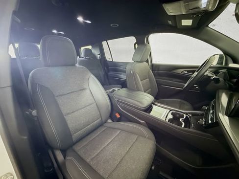 Used 2024 Chevrolet Traverse LT image 30