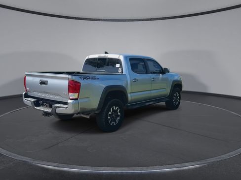 Used 2017 Toyota Tacoma TRD Off-Road w/ Premium & Technology Package RWD image 8