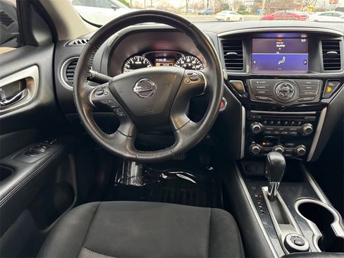 Used 2018 Nissan Pathfinder SV image 12