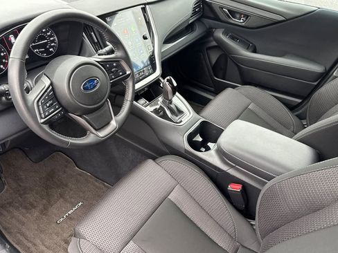Used 2025 Subaru Outback Premium AWD/4WD image 9