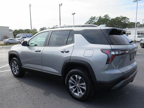 Used 2025 Chevrolet Equinox LT w/ Convenience Package II image 5